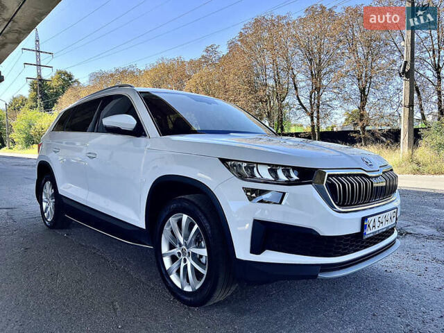 Білий Шкода Kodiaq, об'ємом двигуна 1.97 л та пробігом 79 тис. км за 38700 $, фото 4 на Automoto.ua