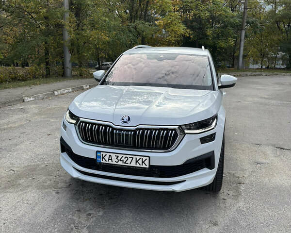 Шкода Kodiaq 2023 в Запорожье на Automoto.ua Белый Шкода Kodiaq, объемом двигателя 1.97 л и пробегом 47 тыс. км за 42900 $, фото 1 на Automoto.ua