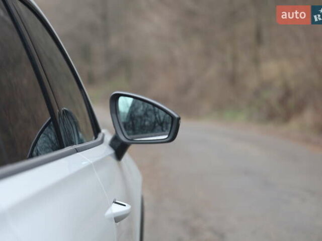 Белый Шкода Kodiaq, объемом двигателя 1.98 л и пробегом 16 тыс. км за 48500 $, фото 4 на Automoto.ua