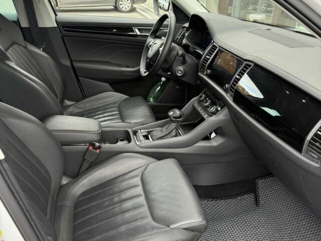 Белый Шкода Kodiaq, объемом двигателя 2 л и пробегом 30 тыс. км за 44000 $, фото 5 на Automoto.ua