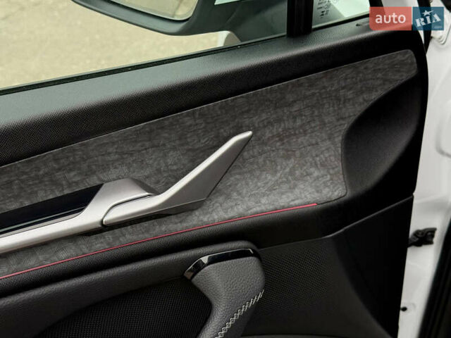 Белый Шкода Kodiaq, объемом двигателя 1.97 л и пробегом 22 тыс. км за 44500 $, фото 56 на Automoto.ua