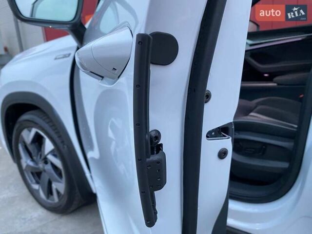 Белый Шкода Kodiaq, объемом двигателя 1.98 л и пробегом 7 тыс. км за 47999 $, фото 34 на Automoto.ua