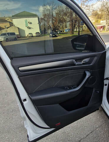 Білий Шкода Kodiaq, об'ємом двигуна 1.97 л та пробігом 31 тис. км за 46199 $, фото 13 на Automoto.ua