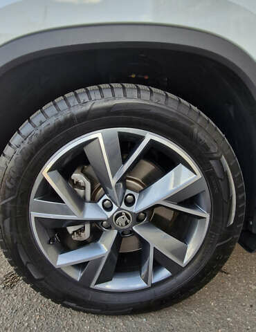 Білий Шкода Kodiaq, об'ємом двигуна 1.97 л та пробігом 31 тис. км за 46199 $, фото 2 на Automoto.ua