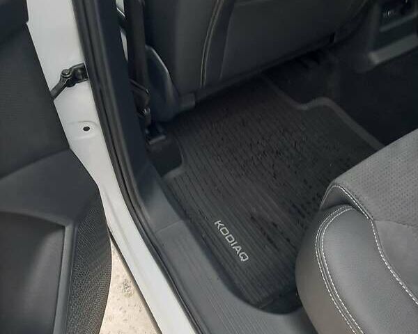 Белый Шкода Kodiaq, объемом двигателя 1.97 л и пробегом 8 тыс. км за 49999 $, фото 2 на Automoto.ua