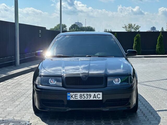 Черный Шкода Kodiaq, объемом двигателя 1.8 л и пробегом 312 тыс. км за 6600 $, фото 1 на Automoto.ua