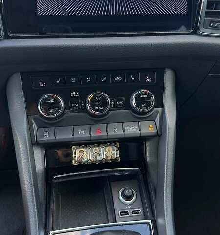 Черный Шкода Kodiaq, объемом двигателя 1.97 л и пробегом 275 тыс. км за 23000 $, фото 18 на Automoto.ua