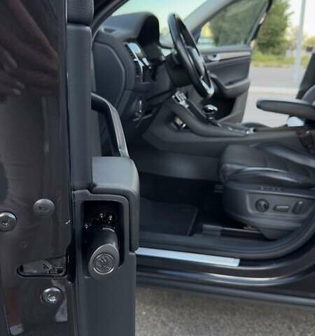 Черный Шкода Kodiaq, объемом двигателя 1.97 л и пробегом 275 тыс. км за 23000 $, фото 23 на Automoto.ua