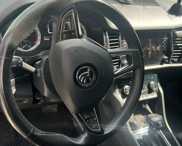 Черный Шкода Kodiaq, объемом двигателя 1.97 л и пробегом 260 тыс. км за 26000 $, фото 16 на Automoto.ua