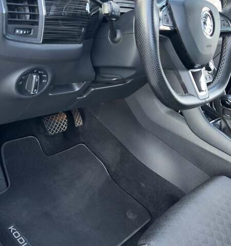 Черный Шкода Kodiaq, объемом двигателя 1.97 л и пробегом 275 тыс. км за 23000 $, фото 28 на Automoto.ua