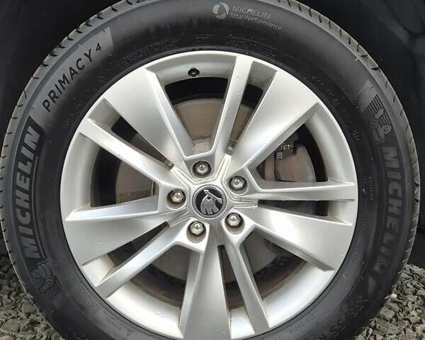 Черный Шкода Kodiaq, объемом двигателя 1.97 л и пробегом 175 тыс. км за 31999 $, фото 12 на Automoto.ua