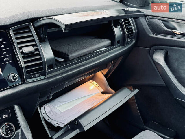 Чорний Шкода Kodiaq, об'ємом двигуна 1.97 л та пробігом 219 тис. км за 28999 $, фото 130 на Automoto.ua
