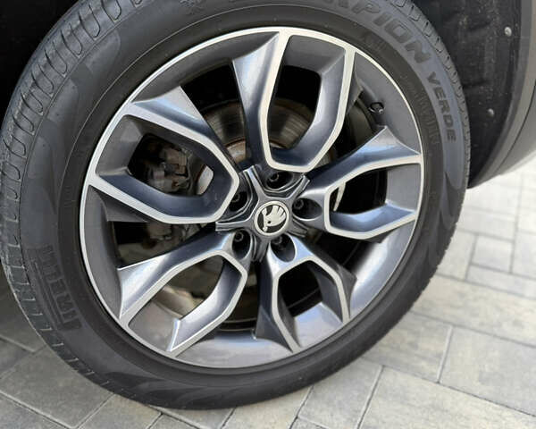 Черный Шкода Kodiaq, объемом двигателя 2 л и пробегом 175 тыс. км за 35499 $, фото 90 на Automoto.ua
