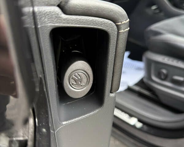 Черный Шкода Kodiaq, объемом двигателя 2 л и пробегом 175 тыс. км за 35499 $, фото 65 на Automoto.ua