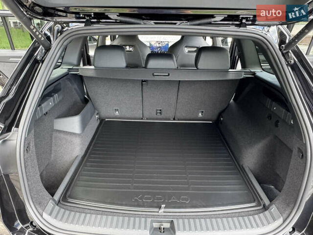 Шкода Kodiaq 2025 у Києві на Automoto.ua Чорний Шкода Kodiaq, об'ємом двигуна 2 л та пробігом 1 тис. км за 53333 $, фото 53 на Automoto.ua
