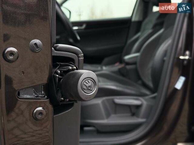 Коричневий Шкода Kodiaq, об'ємом двигуна 2 л та пробігом 100 тис. км за 28999 $, фото 29 на Automoto.ua