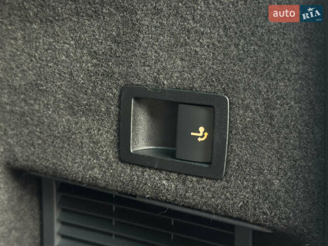 Красный Шкода Kodiaq, объемом двигателя 2 л и пробегом 190 тыс. км за 35999 $, фото 19 на Automoto.ua
