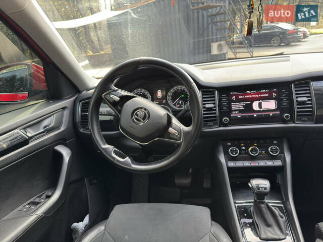 Красный Шкода Kodiaq, объемом двигателя 1.97 л и пробегом 231 тыс. км за 25500 $, фото 19 на Automoto.ua