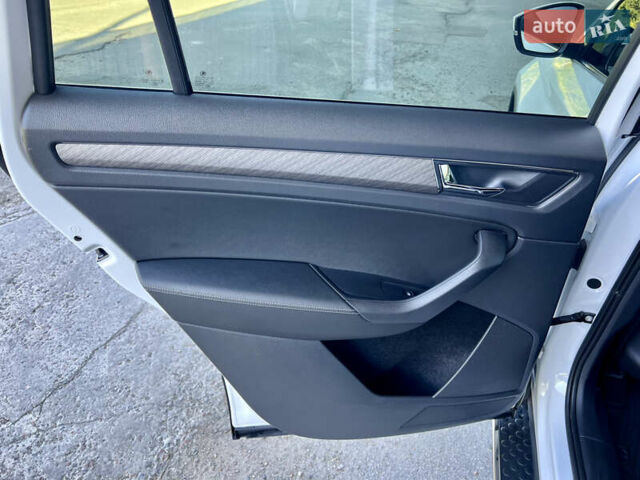 Шкода Kodiaq 2023 в Киеве на Automoto.ua Шкода Kodiaq, объемом двигателя 1.97 л и пробегом 80 тыс. км за 37997 $, фото 34 на Automoto.ua