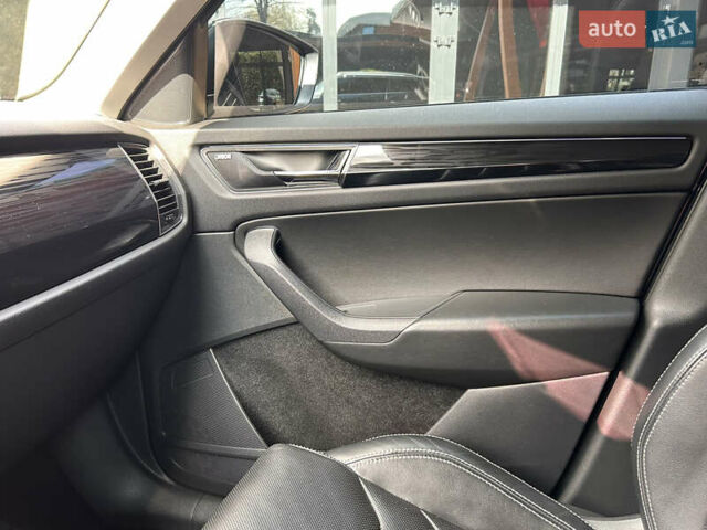 Серый Шкода Kodiaq, объемом двигателя 1.97 л и пробегом 248 тыс. км за 26999 $, фото 78 на Automoto.ua