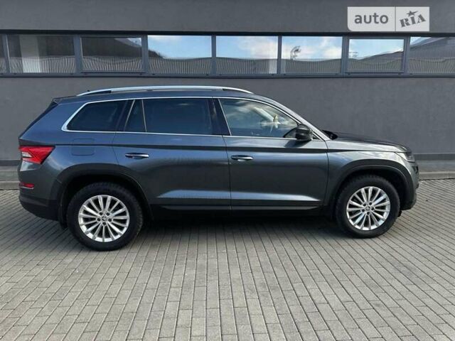 Серый Шкода Kodiaq, объемом двигателя 1.97 л и пробегом 212 тыс. км за 26999 $, фото 3 на Automoto.ua