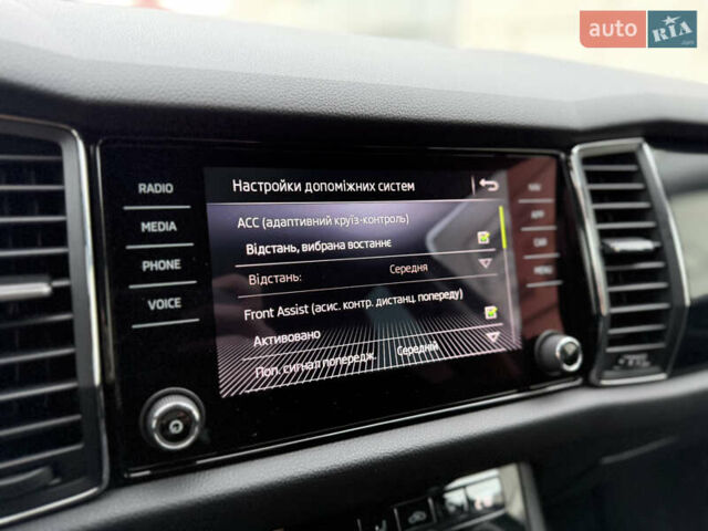 Сірий Шкода Kodiaq, об'ємом двигуна 2 л та пробігом 220 тис. км за 25750 $, фото 77 на Automoto.ua