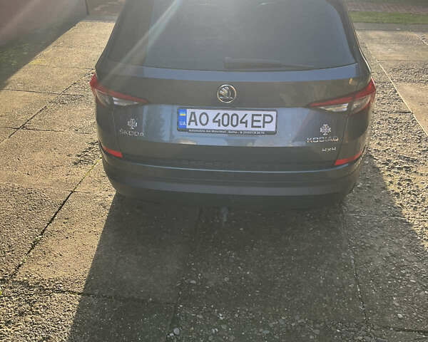 Серый Шкода Kodiaq, объемом двигателя 1.97 л и пробегом 250 тыс. км за 26500 $, фото 3 на Automoto.ua