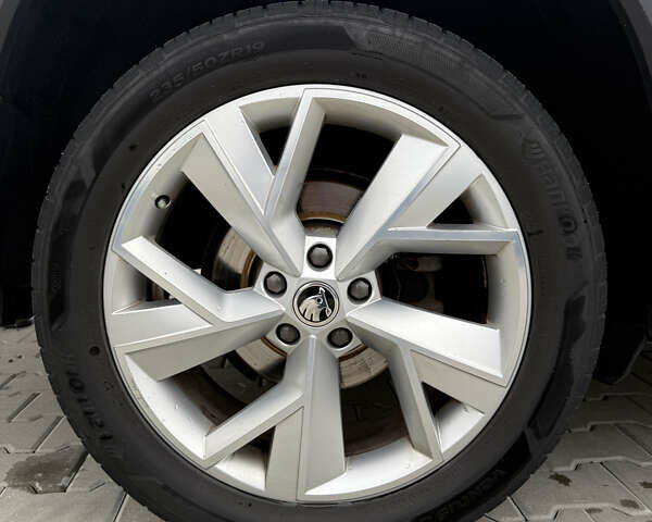 Серый Шкода Kodiaq, объемом двигателя 1.97 л и пробегом 225 тыс. км за 26800 $, фото 40 на Automoto.ua