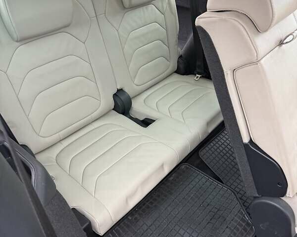 Серый Шкода Kodiaq, объемом двигателя 1.97 л и пробегом 214 тыс. км за 23999 $, фото 12 на Automoto.ua