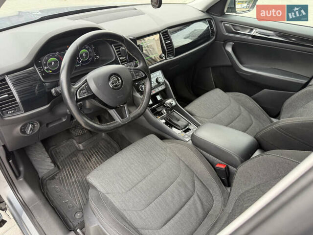 Серый Шкода Kodiaq, объемом двигателя 1.97 л и пробегом 225 тыс. км за 26800 $, фото 17 на Automoto.ua