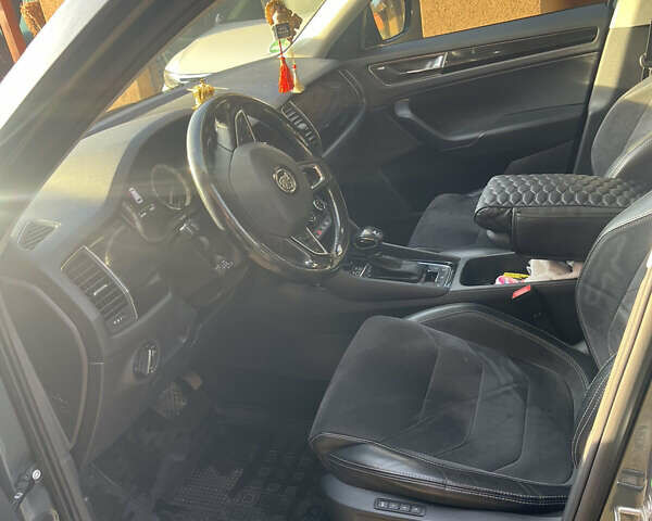 Серый Шкода Kodiaq, объемом двигателя 1.97 л и пробегом 250 тыс. км за 26500 $, фото 6 на Automoto.ua