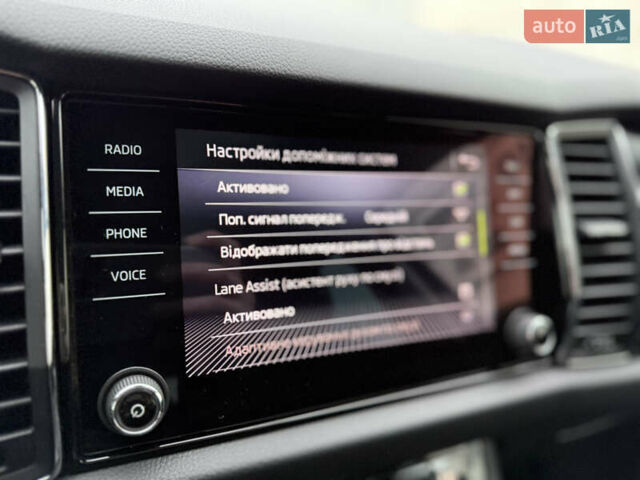 Сірий Шкода Kodiaq, об'ємом двигуна 2 л та пробігом 220 тис. км за 25750 $, фото 78 на Automoto.ua