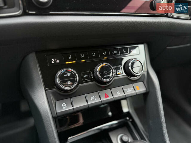 Сірий Шкода Kodiaq, об'ємом двигуна 2 л та пробігом 220 тис. км за 25750 $, фото 76 на Automoto.ua