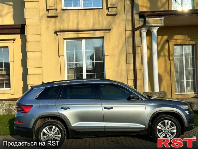 Сірий Шкода Kodiaq, об'ємом двигуна 2 л та пробігом 107 тис. км за 27999 $, фото 3 на Automoto.ua