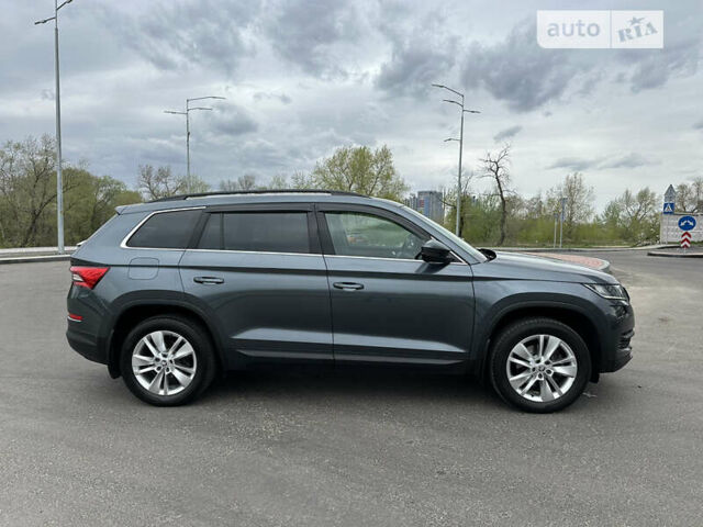 Серый Шкода Kodiaq, объемом двигателя 2 л и пробегом 89 тыс. км за 28800 $, фото 3 на Automoto.ua