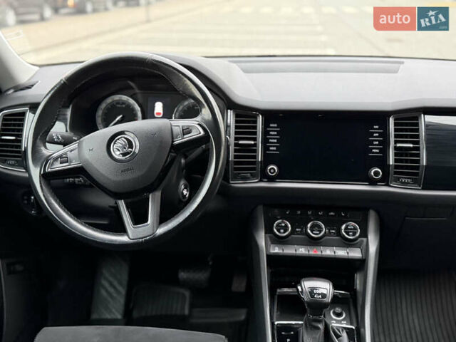 Сірий Шкода Kodiaq, об'ємом двигуна 2 л та пробігом 220 тис. км за 25750 $, фото 66 на Automoto.ua