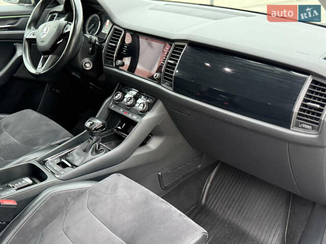 Сірий Шкода Kodiaq, об'ємом двигуна 2 л та пробігом 220 тис. км за 25750 $, фото 52 на Automoto.ua