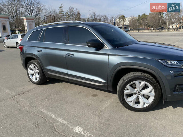 Серый Шкода Kodiaq, объемом двигателя 1.97 л и пробегом 180 тыс. км за 26000 $, фото 4 на Automoto.ua