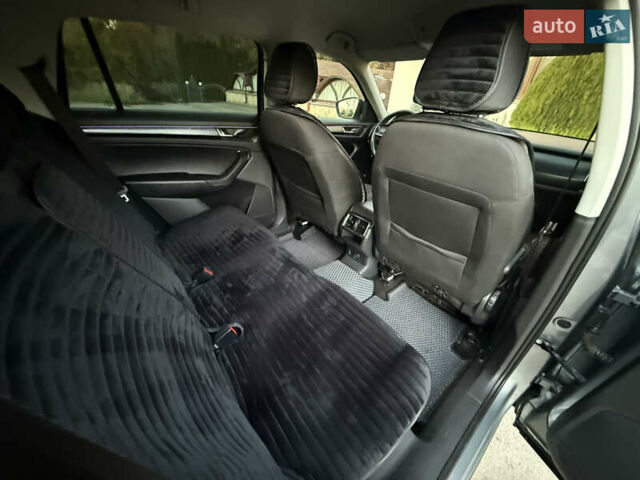 Сірий Шкода Kodiaq, об'ємом двигуна 2 л та пробігом 121 тис. км за 26450 $, фото 43 на Automoto.ua