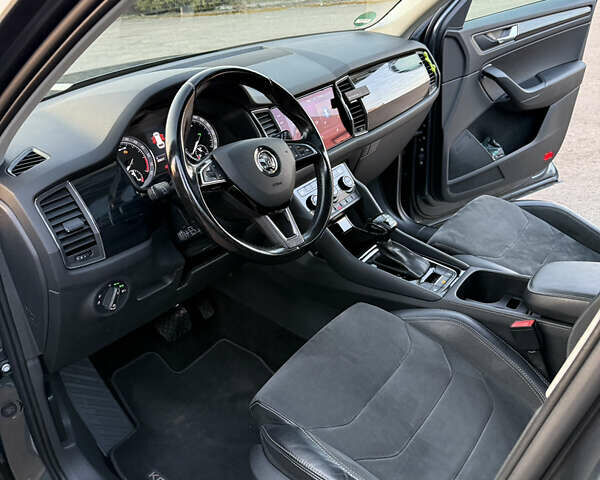 Серый Шкода Kodiaq, объемом двигателя 1.97 л и пробегом 210 тыс. км за 28700 $, фото 8 на Automoto.ua
