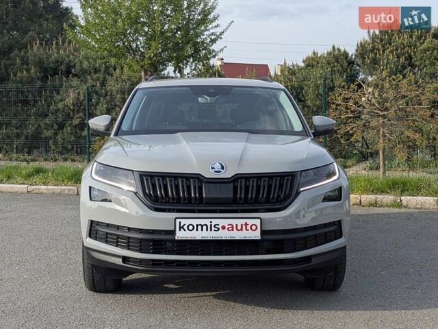 Серый Шкода Kodiaq, объемом двигателя 2 л и пробегом 220 тыс. км за 23999 $, фото 2 на Automoto.ua