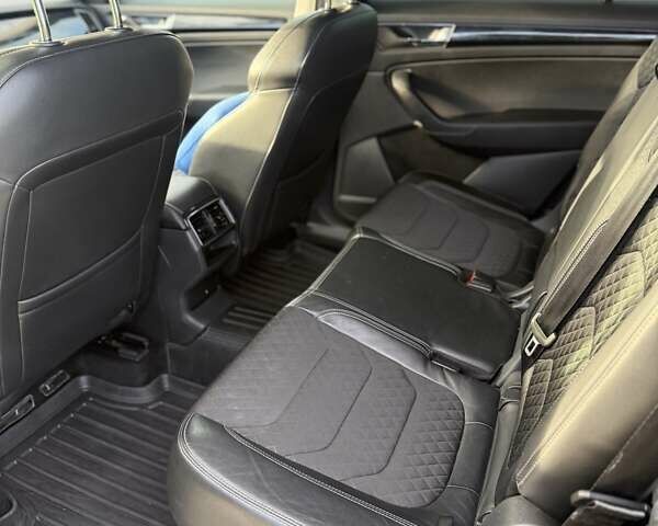Серый Шкода Kodiaq, объемом двигателя 1.97 л и пробегом 167 тыс. км за 25400 $, фото 11 на Automoto.ua