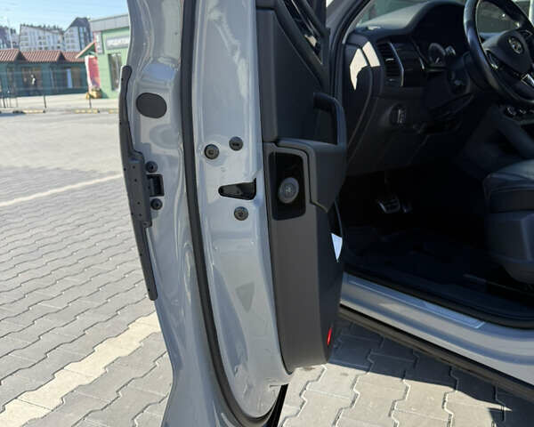 Серый Шкода Kodiaq, объемом двигателя 1.97 л и пробегом 215 тыс. км за 29700 $, фото 9 на Automoto.ua