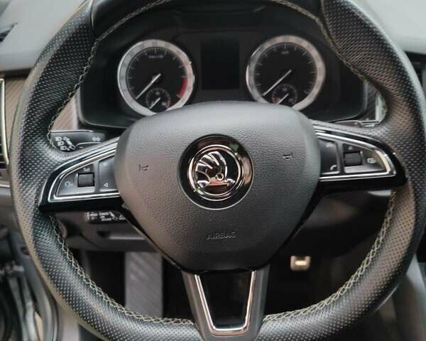 Серый Шкода Kodiaq, объемом двигателя 1.97 л и пробегом 243 тыс. км за 28700 $, фото 11 на Automoto.ua
