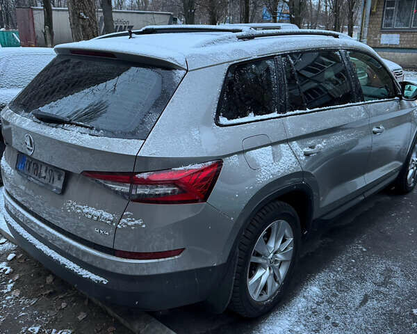 Серый Шкода Kodiaq, объемом двигателя 1.98 л и пробегом 89 тыс. км за 30000 $, фото 3 на Automoto.ua