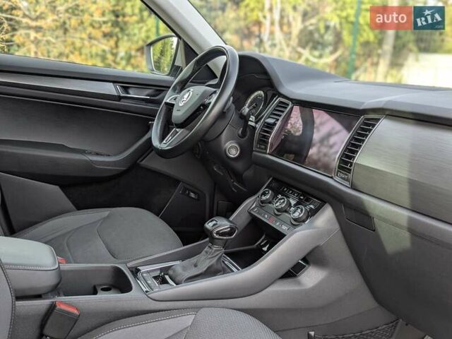 Серый Шкода Kodiaq, объемом двигателя 2 л и пробегом 220 тыс. км за 23999 $, фото 25 на Automoto.ua