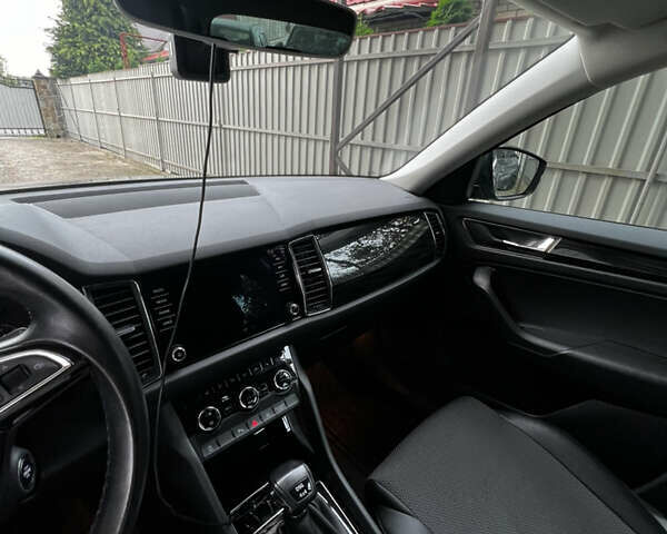 Серый Шкода Kodiaq, объемом двигателя 1.97 л и пробегом 190 тыс. км за 28500 $, фото 16 на Automoto.ua