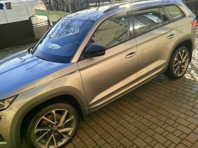 Серый Шкода Kodiaq, объемом двигателя 2 л и пробегом 245 тыс. км за 28500 $, фото 3 на Automoto.ua