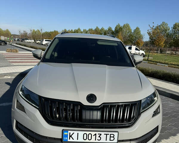 Серый Шкода Kodiaq, объемом двигателя 1.97 л и пробегом 215 тыс. км за 29700 $, фото 3 на Automoto.ua
