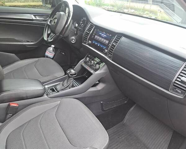 Серый Шкода Kodiaq, объемом двигателя 1.98 л и пробегом 230 тыс. км за 21000 $, фото 4 на Automoto.ua